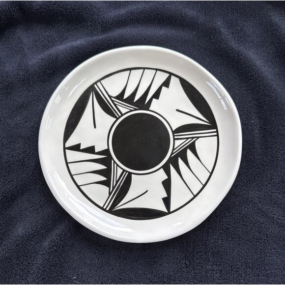 Ute Mountain Tribe Pottery White Black Decorative Handmade Signed Plate 8.5" - Picture 1 of 7